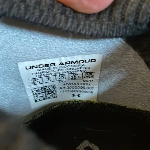 Under Armour Run Strong sneakers - Picture 3 of 3